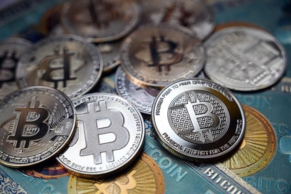 Bitcoin cayó hasta 9 por ciento tras el anuncio del Banco Popular de China.