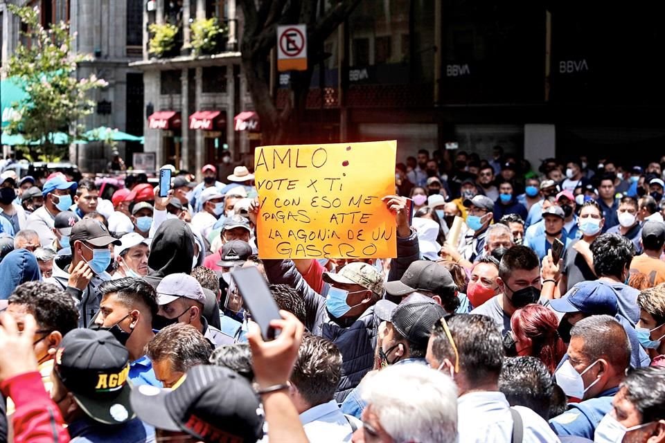 Comisionistas salieron a las calles a protestar contra AMLO por haberlos excluido en la nueva política para fijar precio del gas LP.