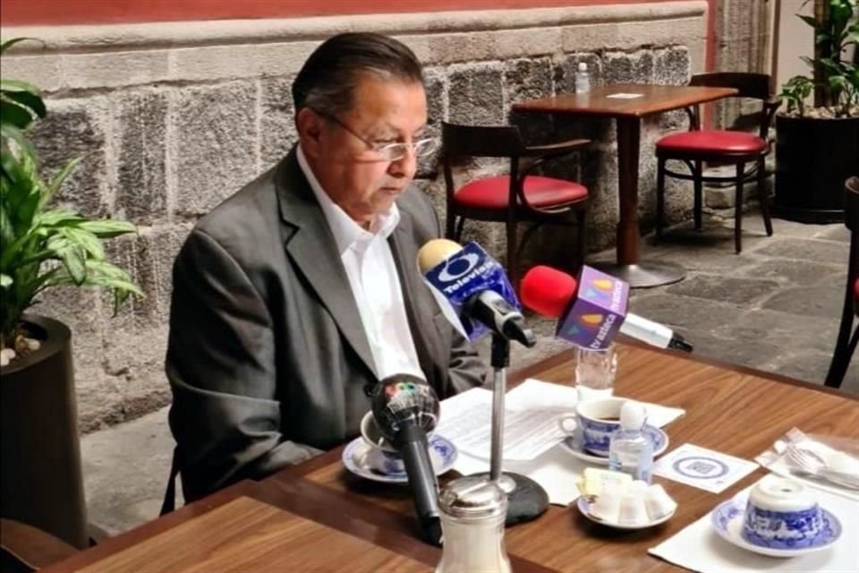 El presidente de la organización José Alejandro Águila Argüeyes, indicó que en procesos anteriores de rediseño de libros, las asociaciones de padres de familia del País participaron.
