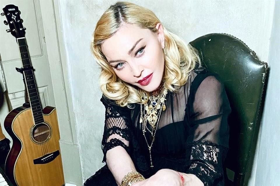 Madonna firmó un acuerdo exclusivo con Warner Music Group para lanzar ediciones especiales y reeditadas de casi toda su discografía.