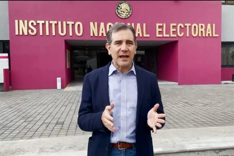Lorenzo Córdova, presidente del INE.