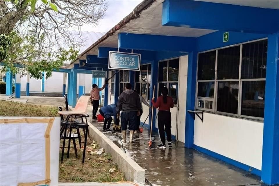 El Centro de Estudios Tecnológicos del Mar Número 1 inició un proceso de sanitización y lavado de edificios.