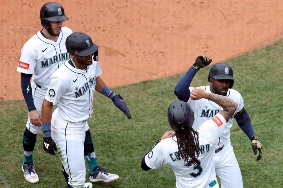 Randy Arozarena conectó cuadrangular con las bases llenas en el octavo episodio.