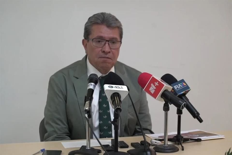 Ricardo Monreal pidió a bancada de Morena a atender 'recomendación' de la Presidenta sobre lujos, porque ignorarla debilitaría al partido.