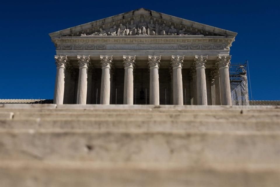 La Corte Suprema de EU revisará el decreto de Donald Trump para abolir ciudadanía por nacimiento.