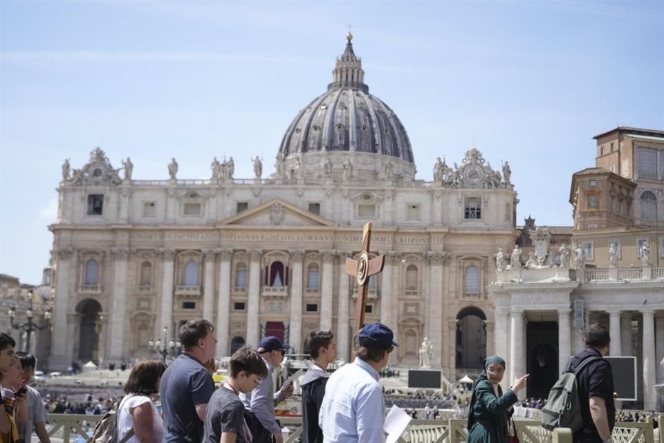 El Vaticano informó que el cuerpo del Papa Francisco podría ser trasladado el miércoles a Basílica de San Pedro para que los fieles puedan presentar sus respetos y despedirse.