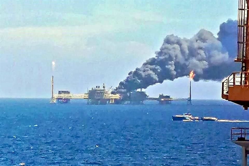 La plataforma petrolera E-Ku-A2 registró ayer una explosión, la segunda en menos de dos meses en el complejo Ku-Maloob-Zaap de la Sonda de Campeche.