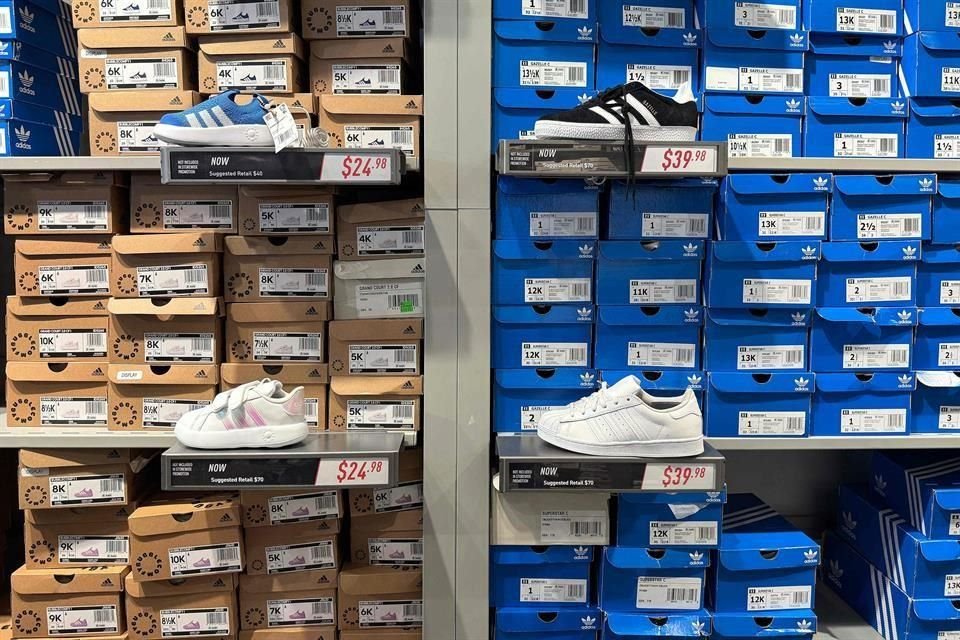 Empresas de calzado advirtieron que no pueden absorber los nuevos costos mientras ajustan sus modelos de negocio para centrarse en la producción nacional.