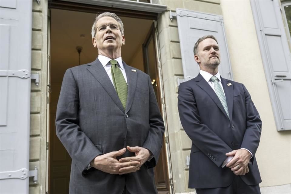 El Secretario del Tesoro, Scott Bessent, habla con medios en Ginebra, el 11 de mayo.