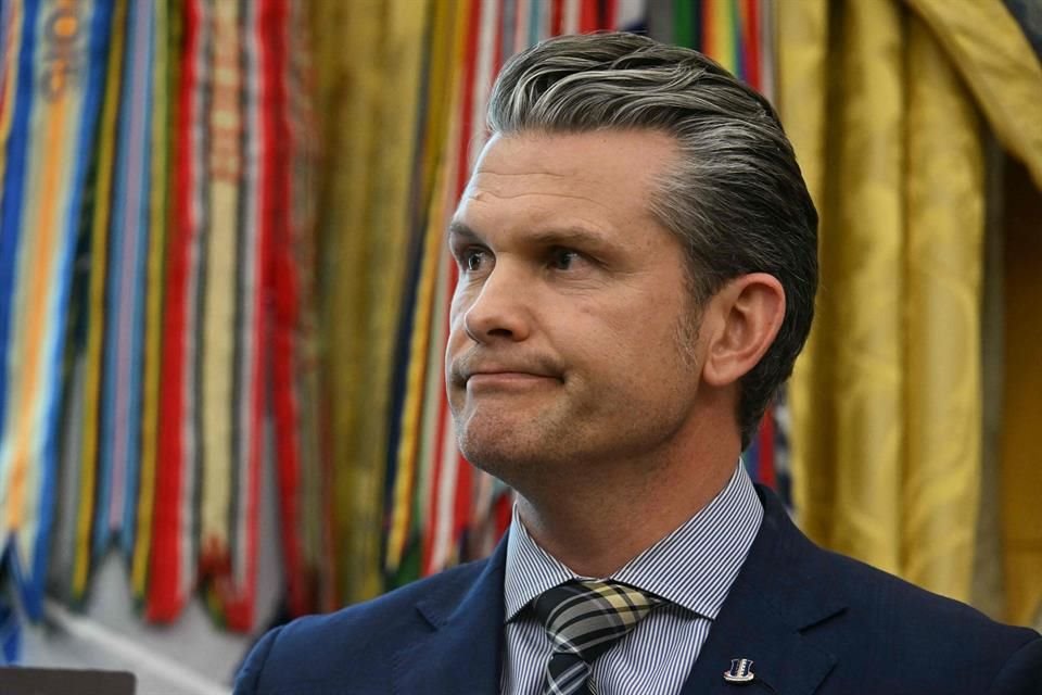 El Secretario de Defensa, Pete Hegseth, durante una reunión en la Oficina Oval el 20 de mayo.