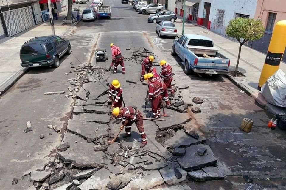 La Sobse afirma que además de los 200 mil baches en vialidades primarias, también ha atendido más de 25 mil adicionales en 31 colonias.