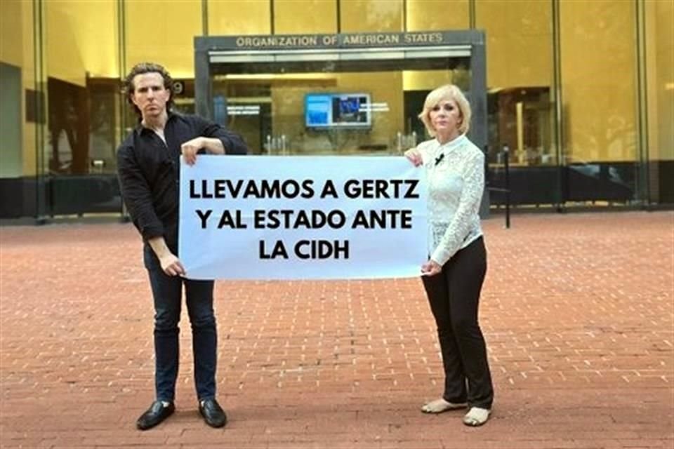 Alejandra Cuevas acudió a la CIDH acompañada de su hijo Gonzalo Castillo Cuevas.