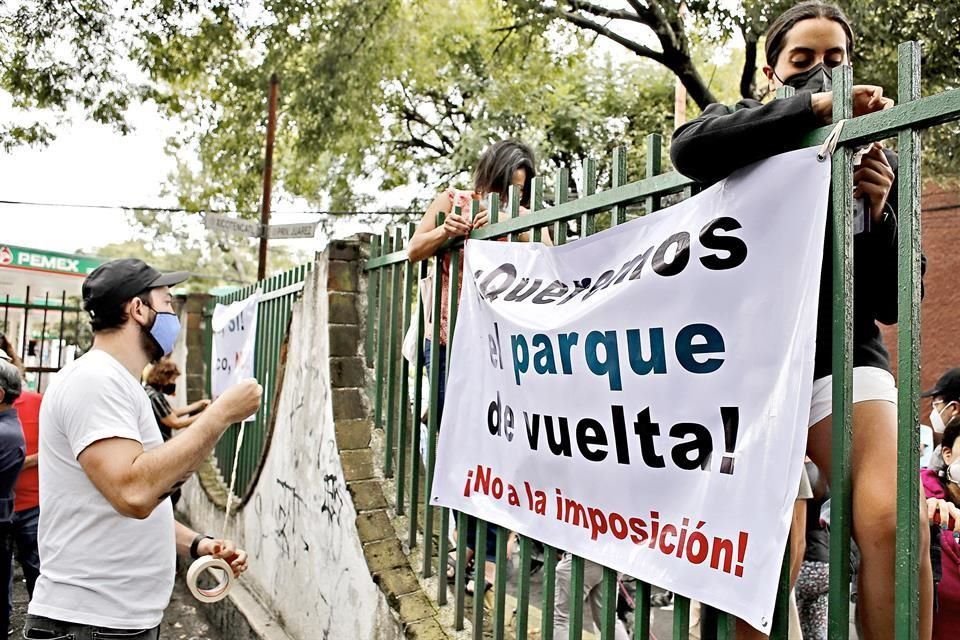 El fin de semana, vecinos de Coyoacán se manifestaron en contra de la construcción de un Banco Bienestar en un parque, lo que violaría el uso de suelo.
