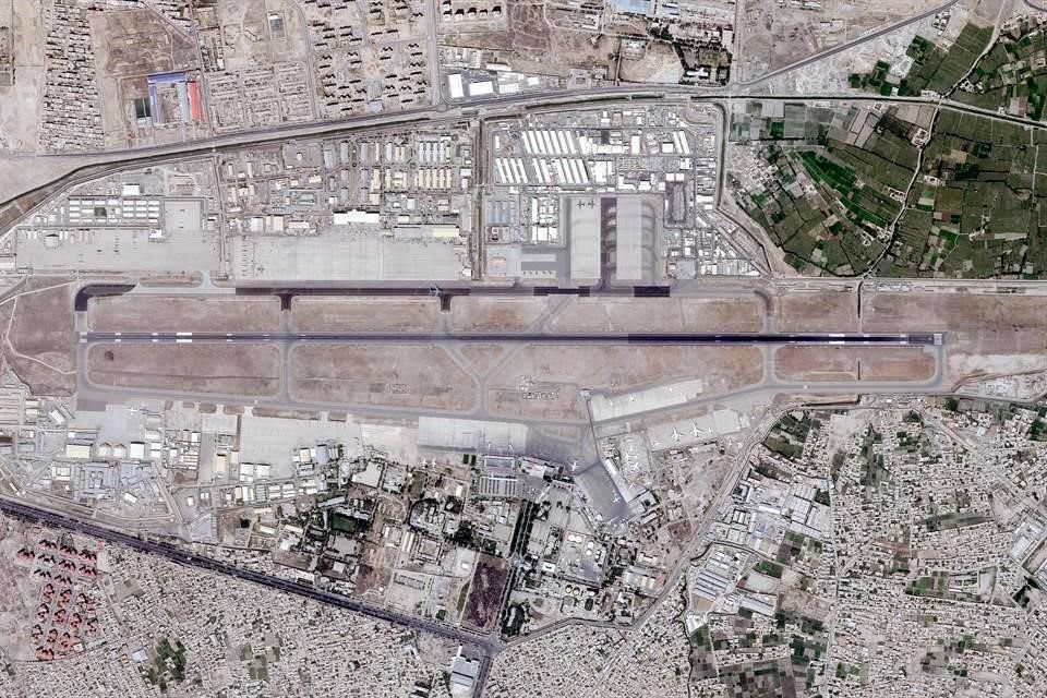 Varios cohetes impactaron sobre Salim Karwan, localidad cercana al Aeropuerto de Kabul, en medio de retirada de EU de Afganistán, informó AP