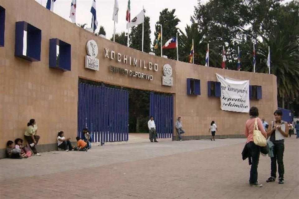 Las autoridades esperan instalar la Utopía en el Deportivo Xochimilco, lo que ha sido cuestionado por usuarios del lugar.