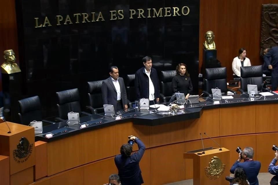 En sesión otorgaron un minuto de aplausos al legislador.