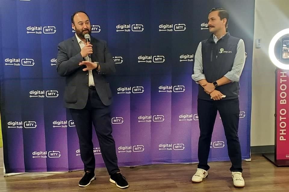 Emmanuel Loo, Subsecretario de Inversión de la Secretaría de Economía de NL, y Mauricio Muñoz Hernández, director general de Digital Hub Monterrey.