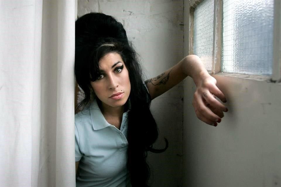 Halycon Studios producirá una película biográfica basada en la vida de la cantante Amy Winehouse, e inspirada en el libro 'Saving Amy'.