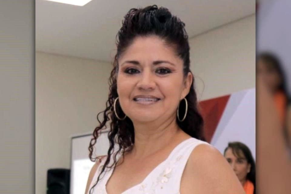 Mirna Macías Gonzáles, ex delegada de la comunidad de El Colomo, compitió por la Alcadía de Manzanillo, Colima por el PRD en 2024, y habría militado en el PRI y el Partido Verde.