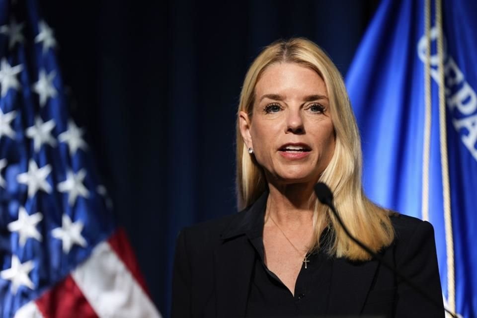 La Secretaria de Justicia Pam Bondi en conferencia de prensa en la Administración de Control de Drogas de Estados Unidos, el 15 de julio de 2025, en Arlington, Virginia.