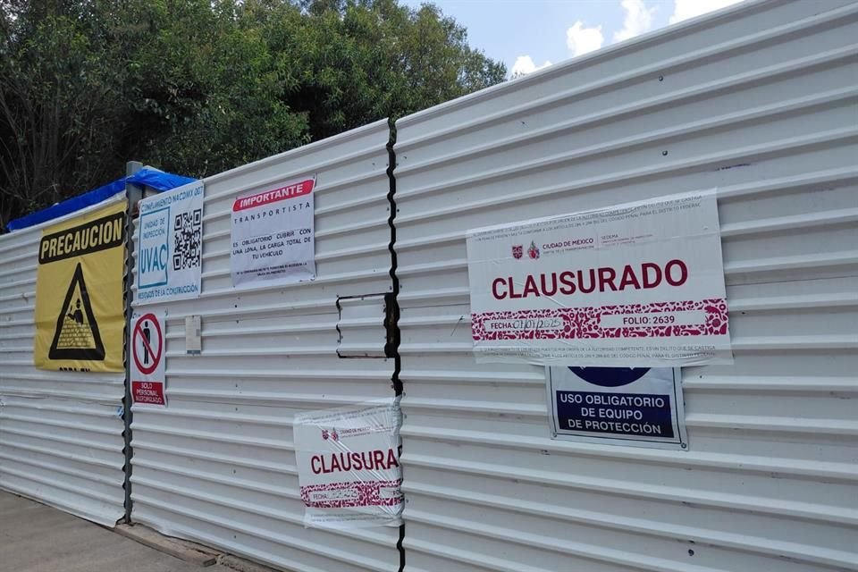 La Sedema colocó sellos de suspensión al predio y así se mantendrá en tanto se evalúa el daño al arbolado.