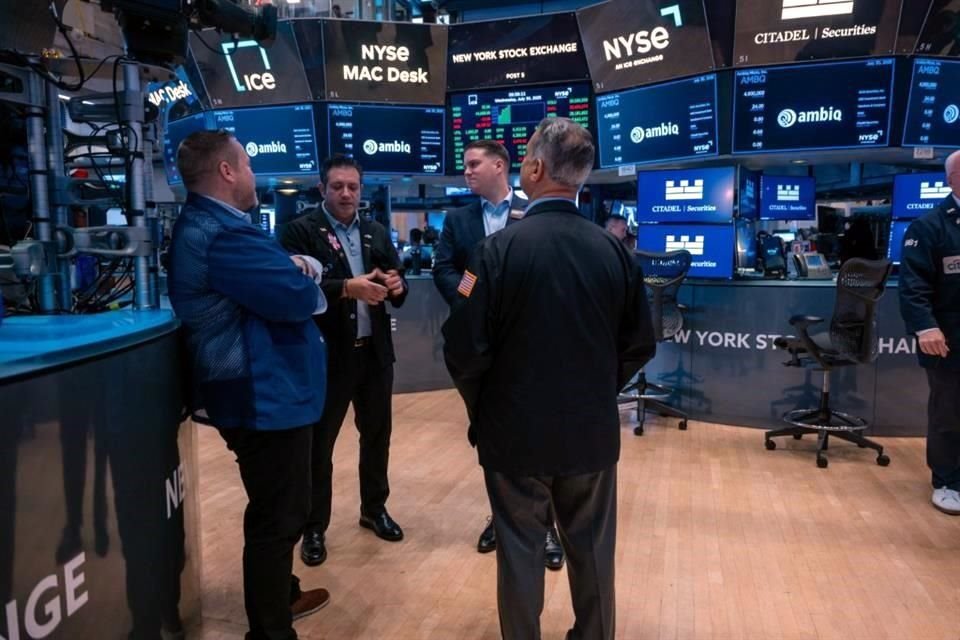 La Bolsa de Nueva York terminó en rojo, decepcionada con las últimas cifras de empleo en Estados Unidos y en medio de la oficialización de los nuevos aranceles impuestos por Washington a sus socios comerciales.