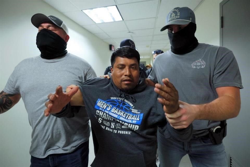 El gobierno de EU busca cobrar a los inmigrantes las sanciones impuestas por ignorar órdenes de deportación.