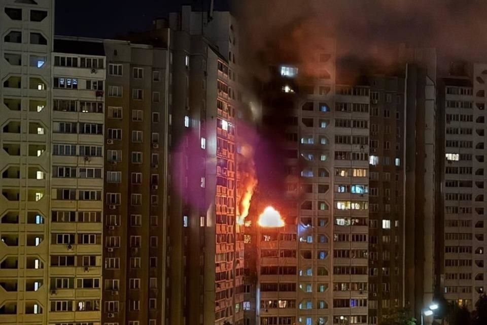 Corresponsales en Kiev reportaron fuertes explosiones en la capital de Ucrania.