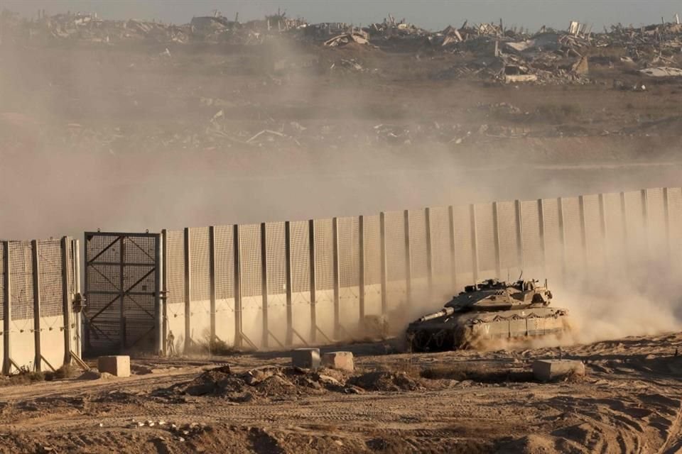 El Ejército israelí declaró que Ciudad de Gaza es una 'zona de combate peligrosa' y recuperó los cuerpos de dos rehenes.