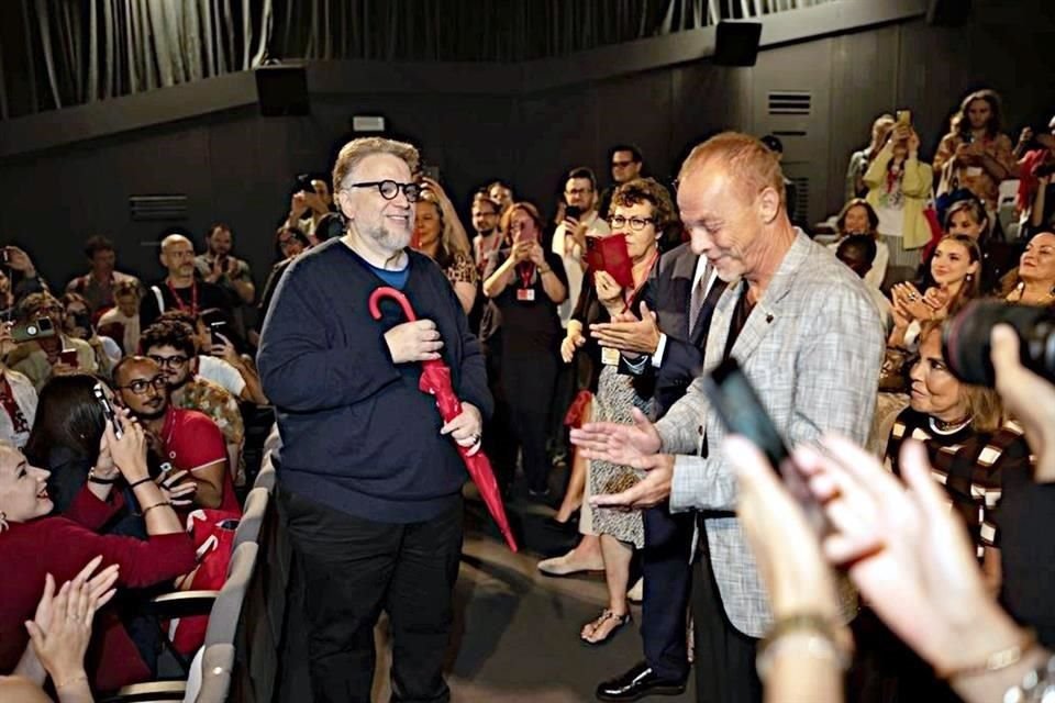 El cineastas Guillermo del Toro fue homenajeado en el festival de Venecia con el documental 'Sangre del Toro'.