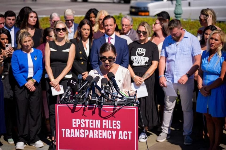 Víctimas de Jeffrey Epstein pidieron al Congreso que apruebe ley que obligue a la administración Trump a divulgar material secreto.