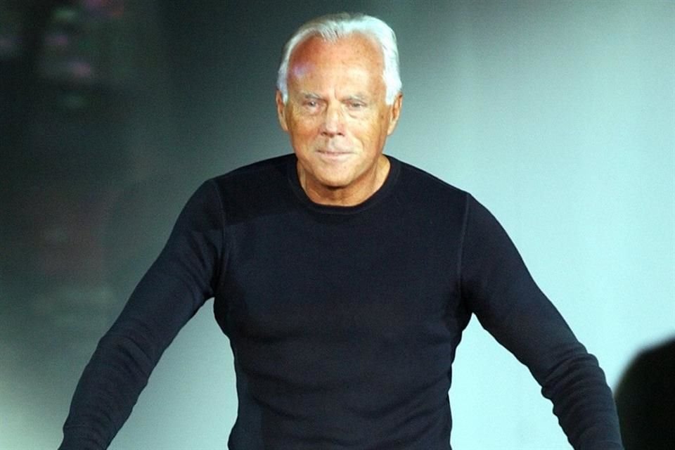 Armani primero lanzó una línea masculina y poco después ropa femenina, consolidando la casa Giorgio Armani S.p.A. como una de las más influyentes del mundo de la moda.