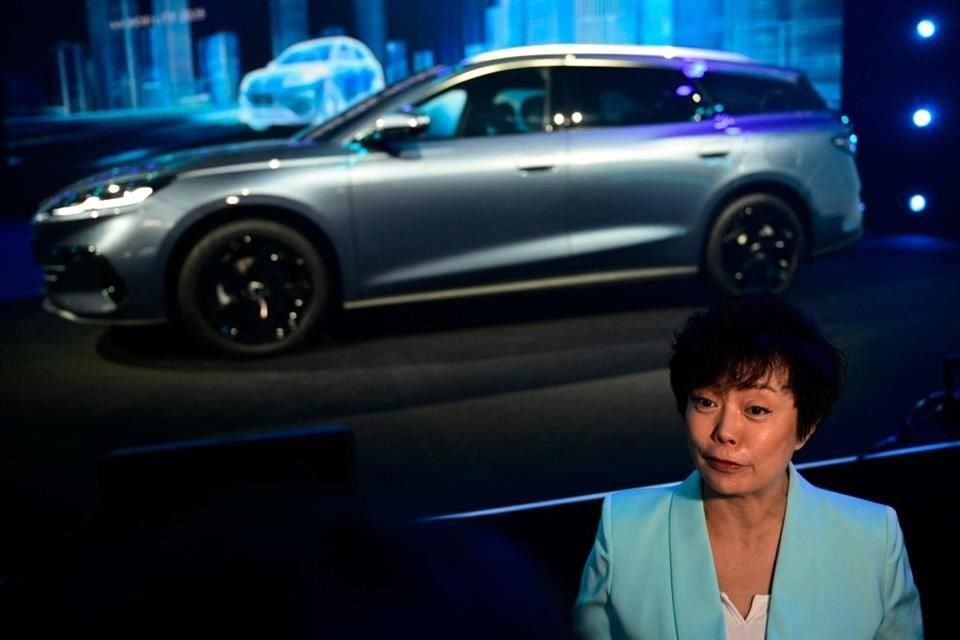 Stella Li, vicepresidenta de BYD, habló con los medios durante el Salón Internacional del Automóvil (IAA) que arrancó en Múnich, Alemania.