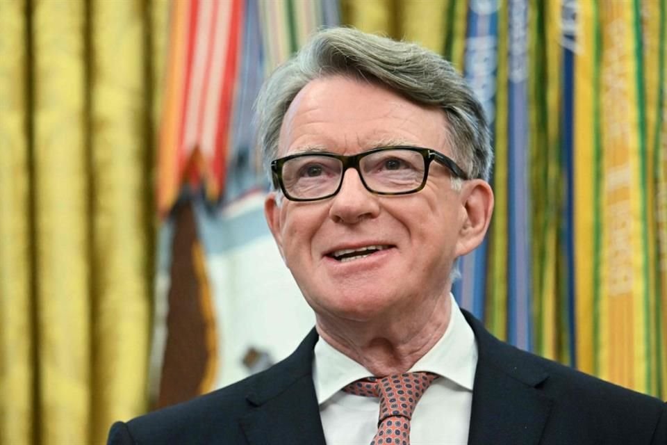Mandelson fue destituido por su relación con Epstein después de que saliera a la luz un libro de cumpleaños que incluía una carta suya en la que describía a Epstein como 'mi mejor amigo'.