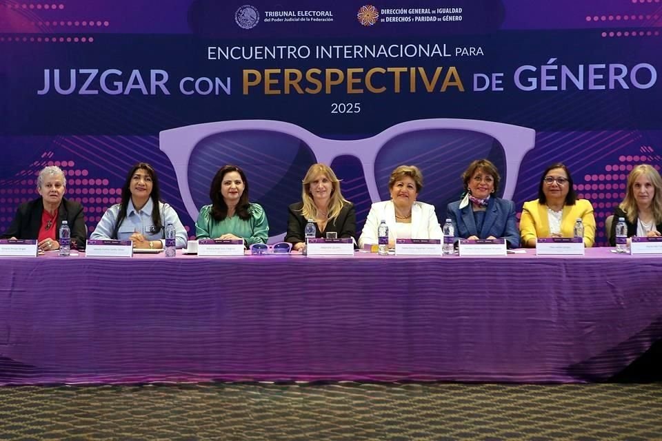 Soto (verde) participó en el Encuentro Internacional de Juzgar con Perspectiva de Género.