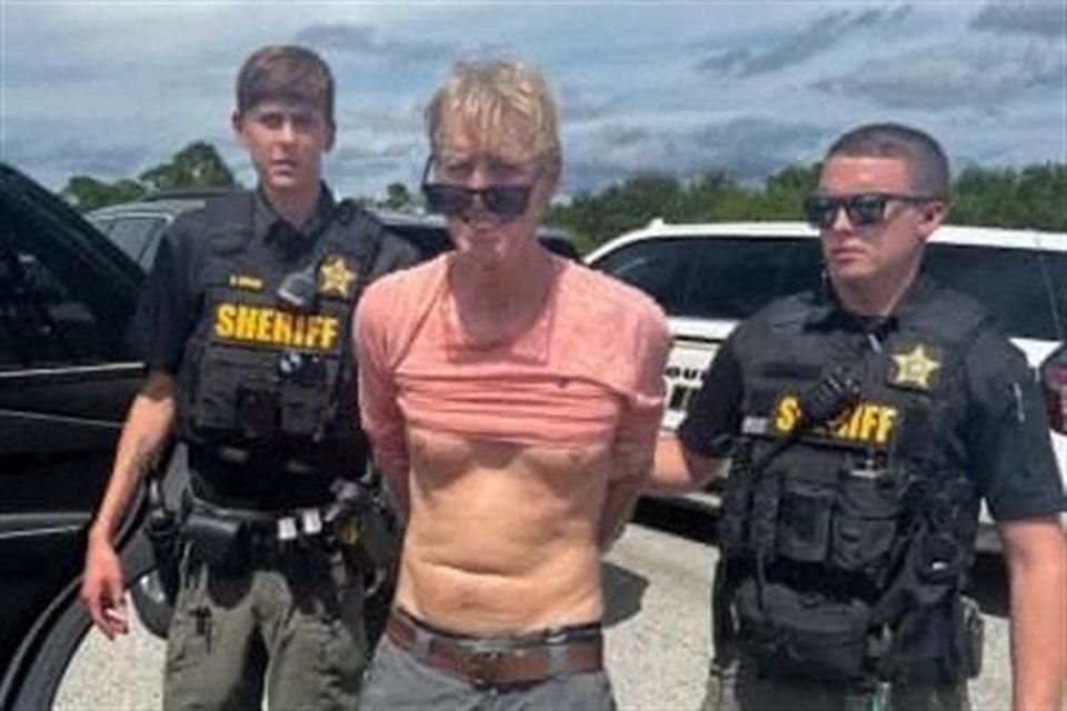 El hombre que trató de asesinar al Presidente Donald Trump intentó apuñalarse con un bolígrafo tras ser declarado culpable.