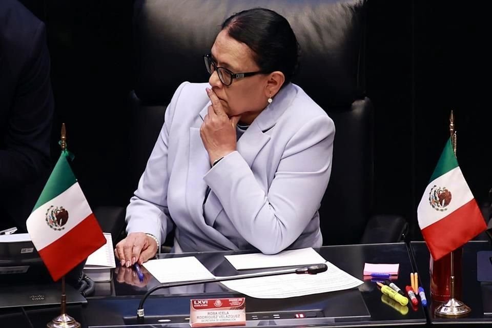 La Secretaria Rodríguez durante su comparecencia en el Senado de la República.