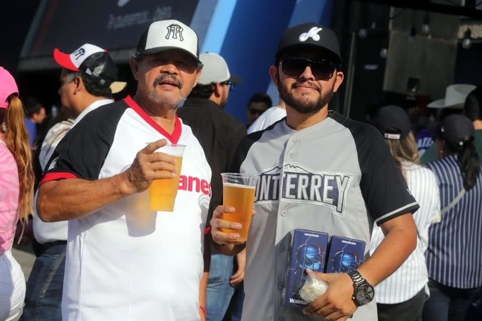 Las postales de Sultanes en el arranque de los playoffs, ante los Charros de Jalisco en el Estadio Monterrey.