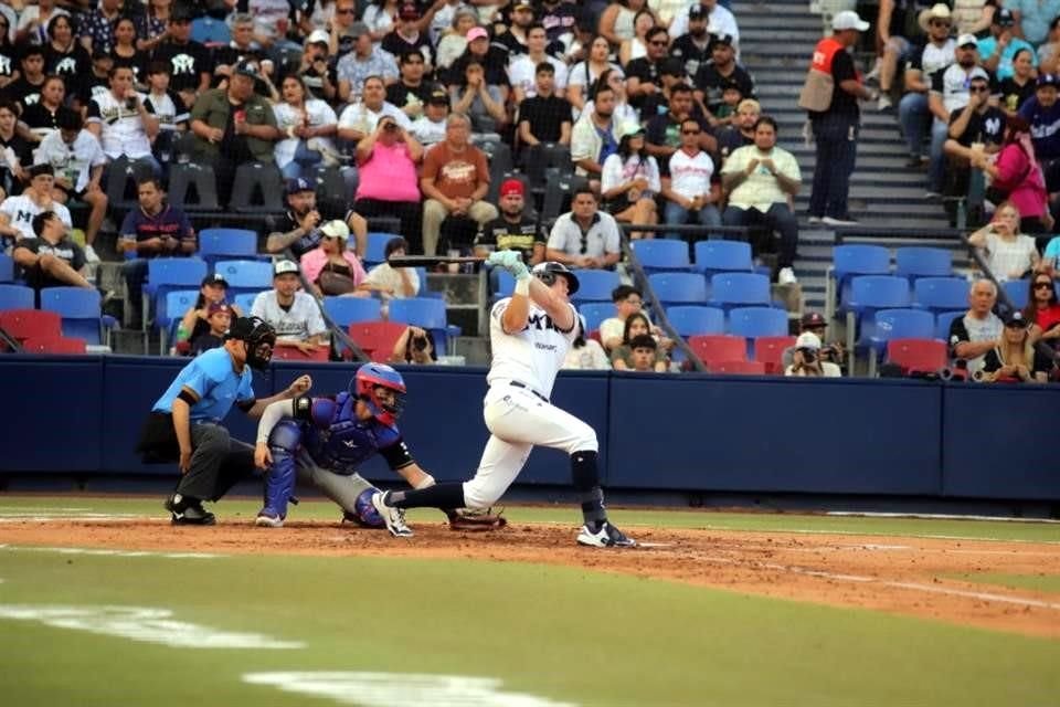 Las postales de Sultanes en el arranque de los playoffs, ante los Charros de Jalisco en el Estadio Monterrey.