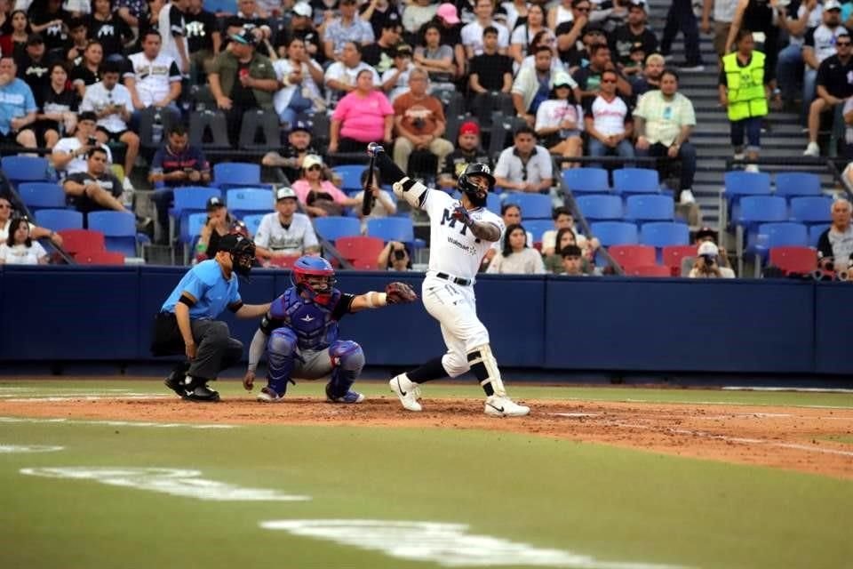 Las postales de Sultanes en el arranque de los playoffs, ante los Charros de Jalisco en el Estadio Monterrey.