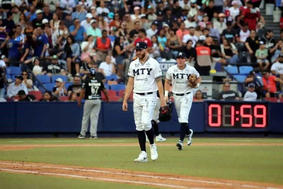 Las postales de Sultanes en el arranque de los playoffs, ante los Charros de Jalisco en el Estadio Monterrey.