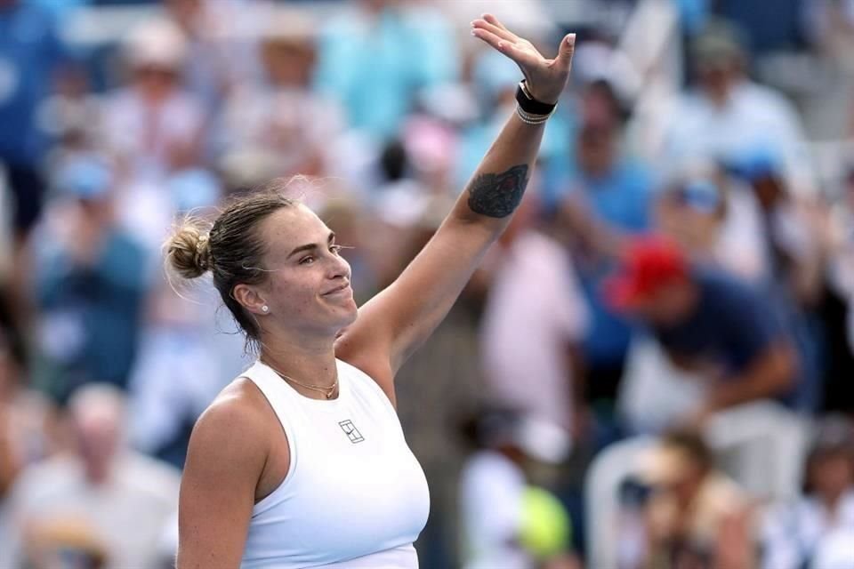 Aryna Sabalenka batalló, pero pudo superar en tres sets a la británica Emma Raducanu para avanzar a Octavos en Cincinnati.
