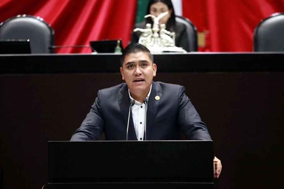 El diputado de Morena, Armando Corona, argumentó que el objetivo es poner un alto al abuso y establecer un equilibrio entre el derecho a expresarse.