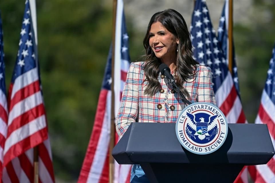 La Secretaria de Seguridad Nacional da un discurso el 2 de octubre del 2025.