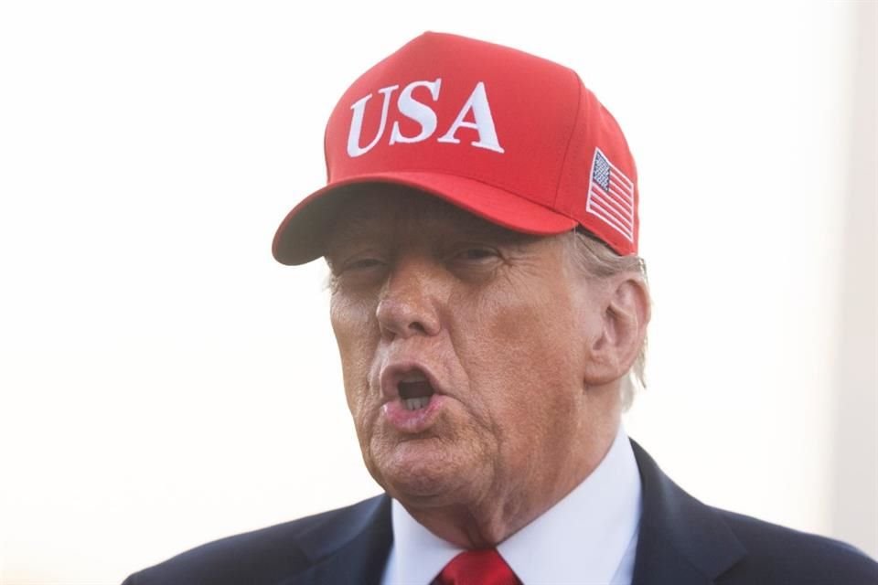 El Presidente Donald Trump habla con reporteros a su llegada a la Casa Blanca, el 5 de octubre.