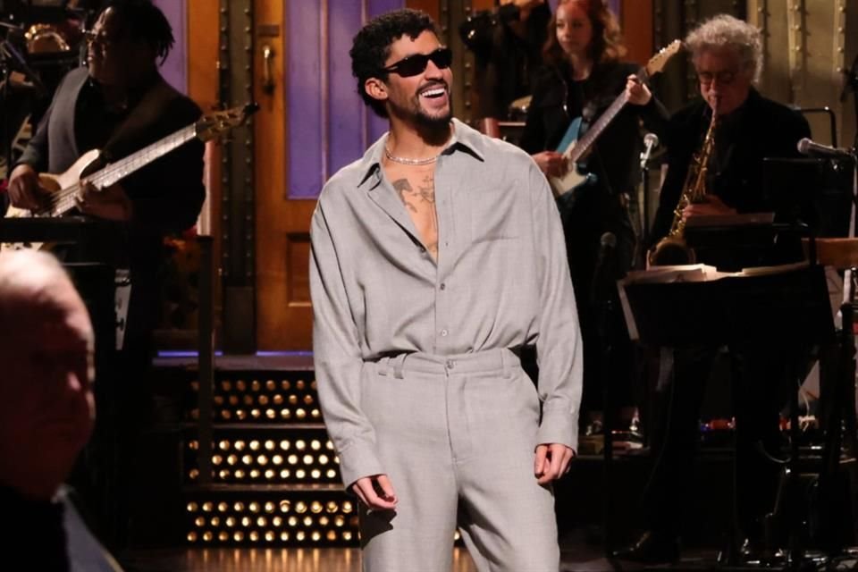 Bad Bunny durante su monólogo en 'Saturday Night Live' en Nueva York el 4 de octubre de 2025.