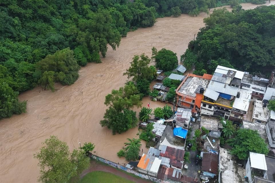 Lluvias han provocado afectaciones en 11 municipios de SLP, incluidos de la Huasteca, y la muerte de un niño tras un deslave en Querétaro.