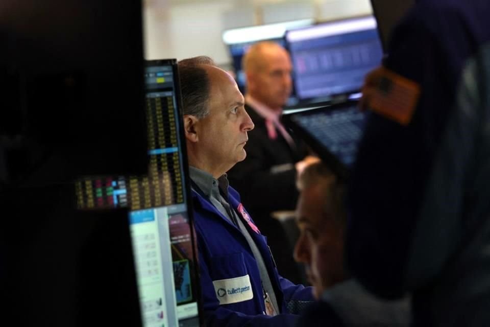 Las bajas eran lideradas por el índice Nasdaq, que bajaba casi 2%.