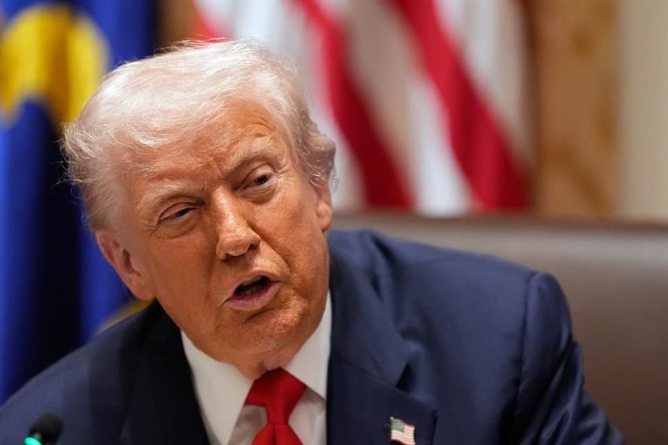 El Presidente Donald Trump durante una reunión con el Presidente Javier Milei en la Casa Blanca, el 14 de octubre.