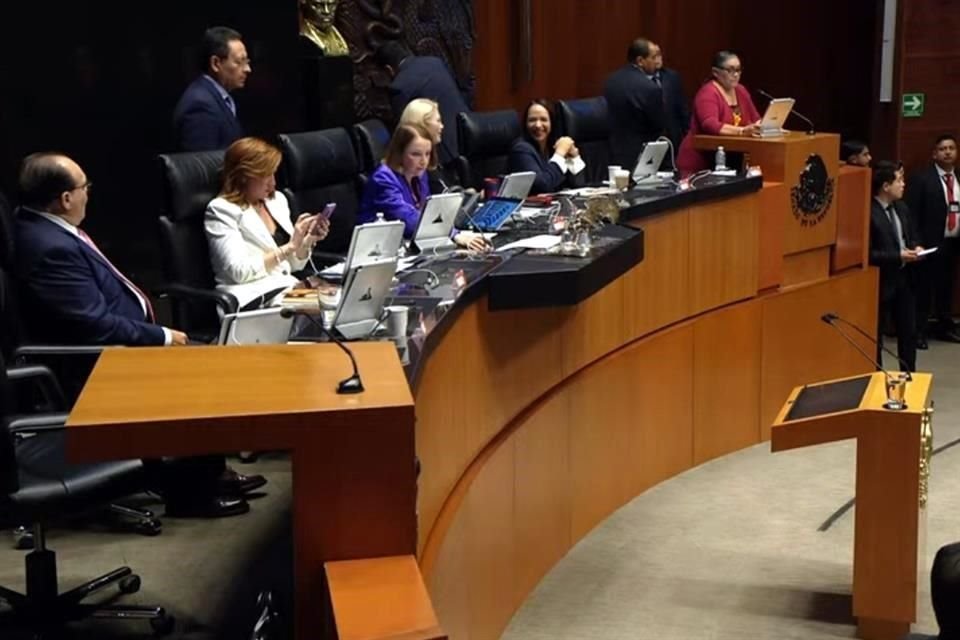 Apenas terminaba la comparecencia del Secretario de Economía, cuando Morena anunció el desahogo de la minuta.